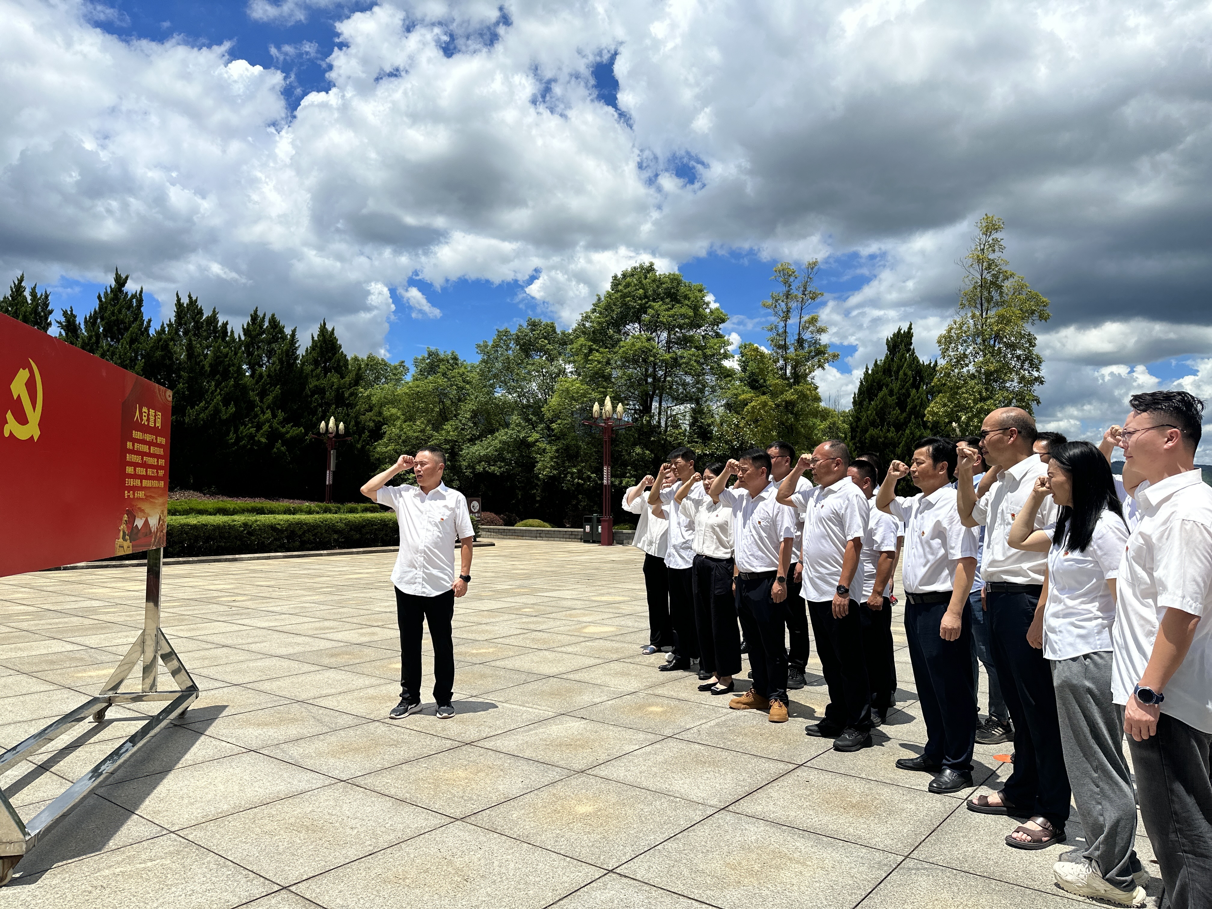 星空（中国）水电联合党支部开展“学党纪、守党规，强党性”主题党日活动